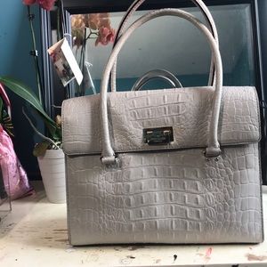 Katespade purse. Perfect for work! Definitely worn